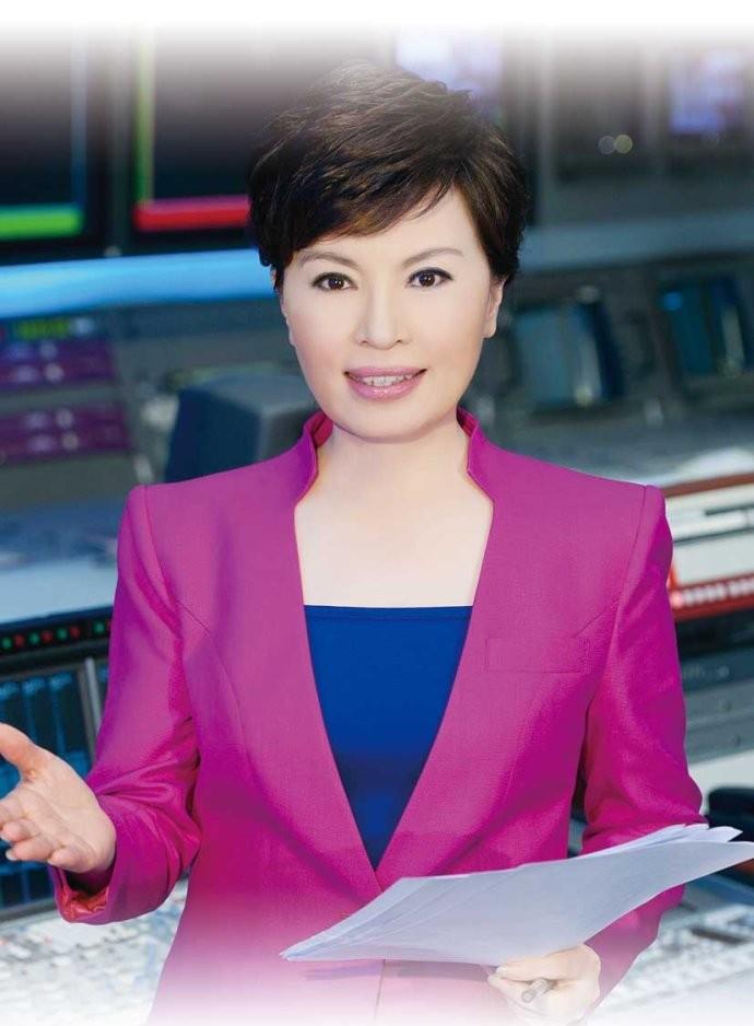 04年罗京封神一战：17分钟口播12页临时稿件，领导在外拿着保心丸