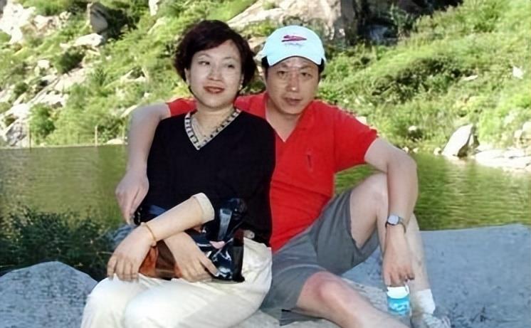 04年罗京封神一战：17分钟口播12页临时稿件，领导在外拿着保心丸