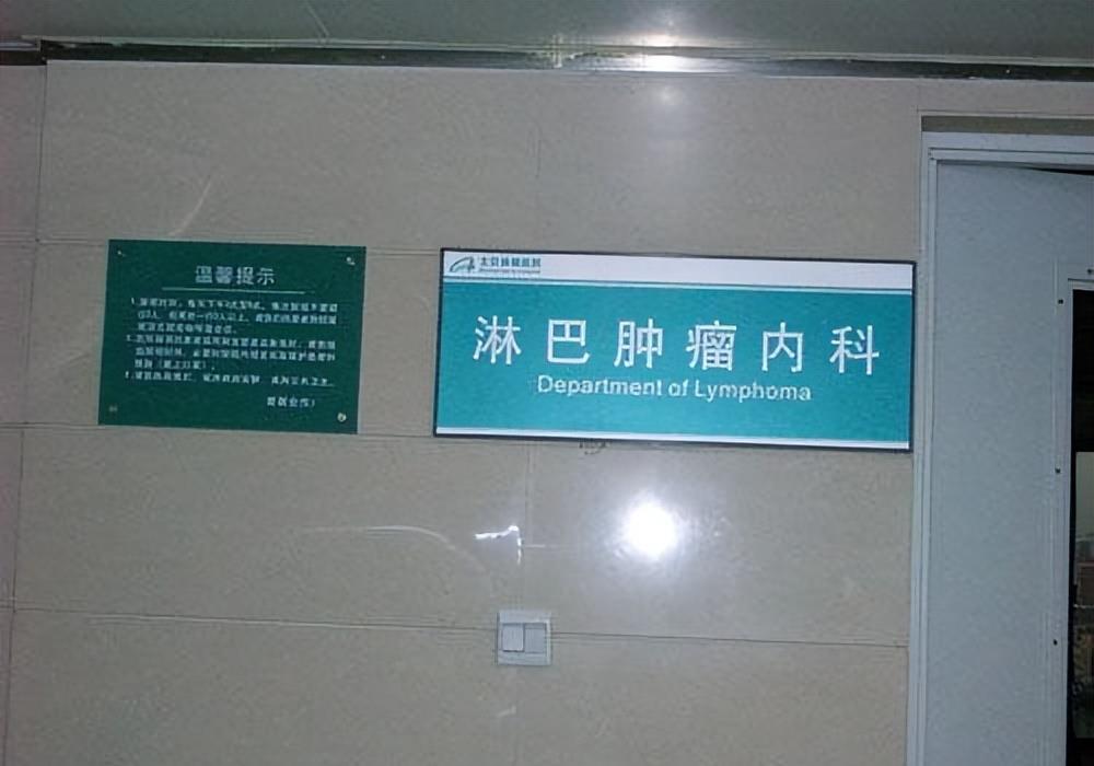 04年罗京封神一战：17分钟口播12页临时稿件，领导在外拿着保心丸