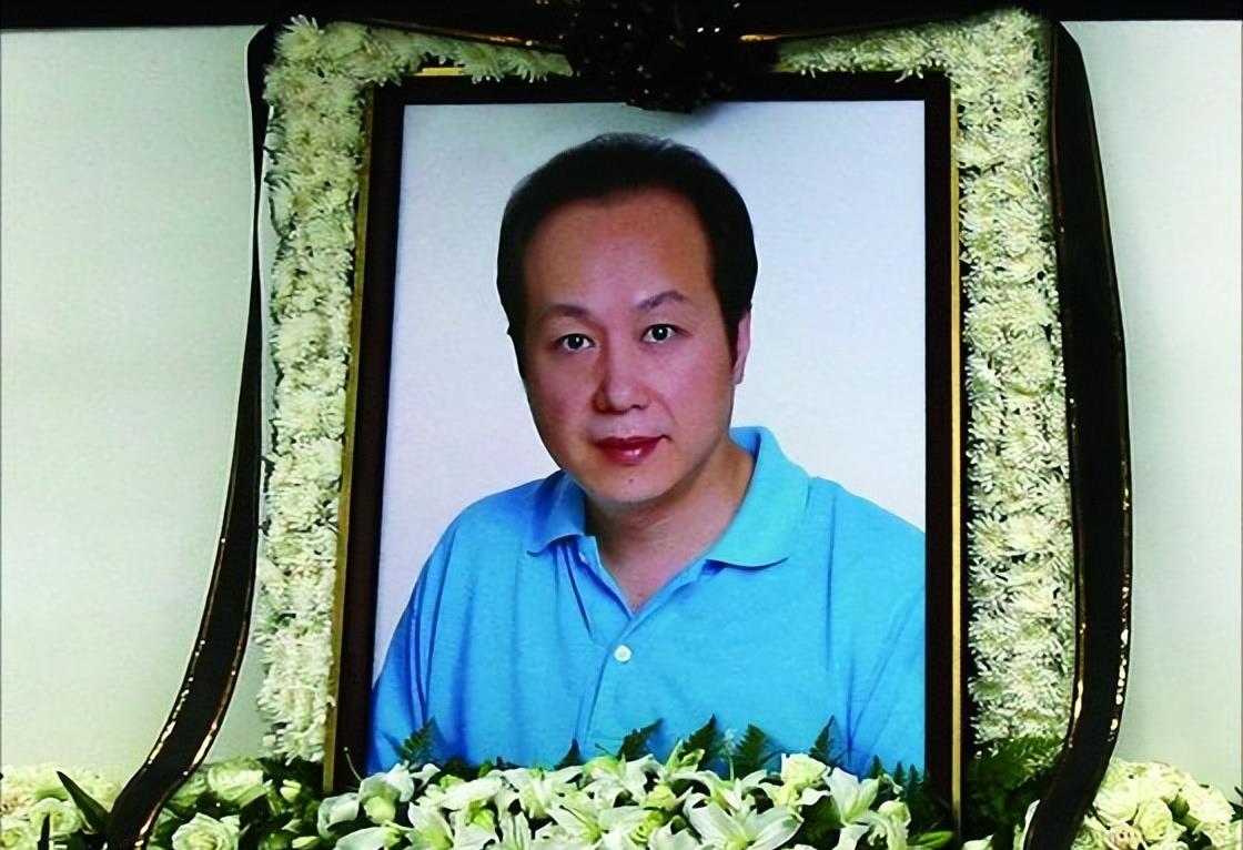 04年罗京封神一战：17分钟口播12页临时稿件，领导在外拿着保心丸