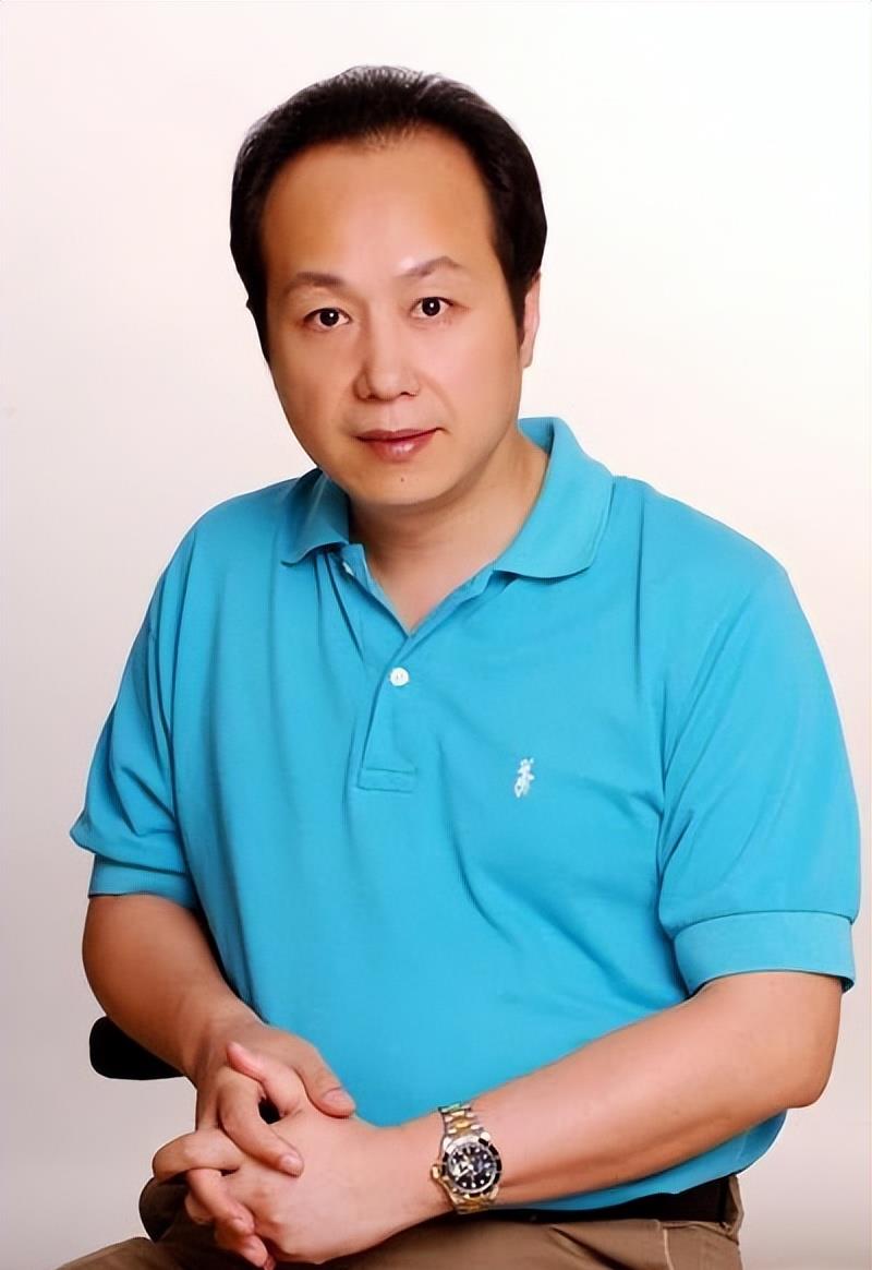 04年罗京封神一战：17分钟口播12页临时稿件，领导在外拿着保心丸