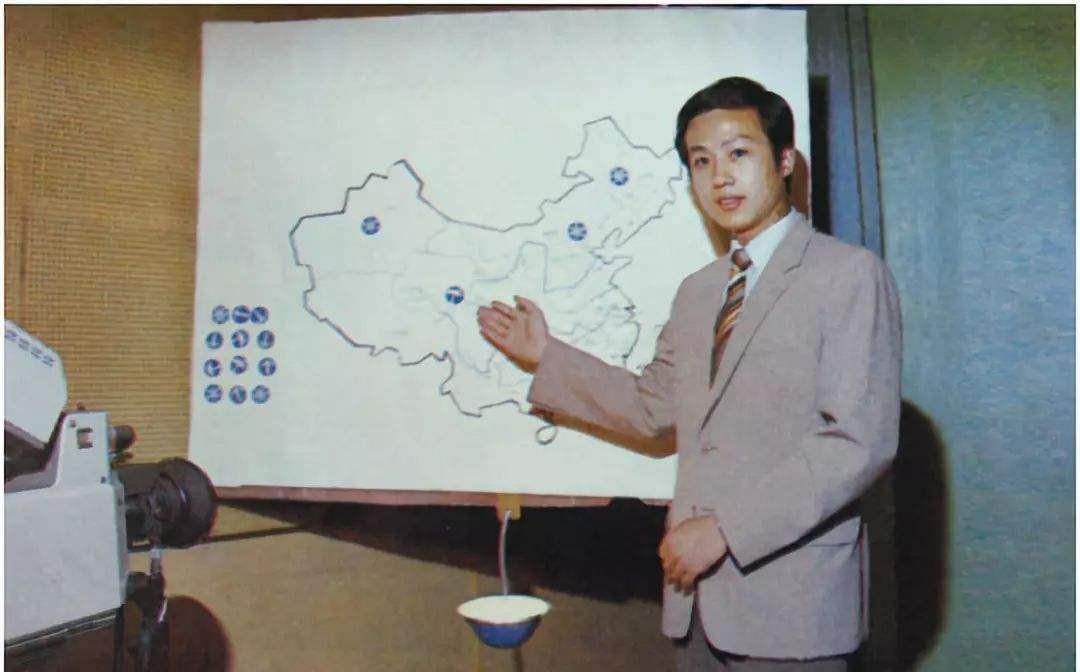 04年罗京封神一战：17分钟口播12页临时稿件，领导在外拿着保心丸