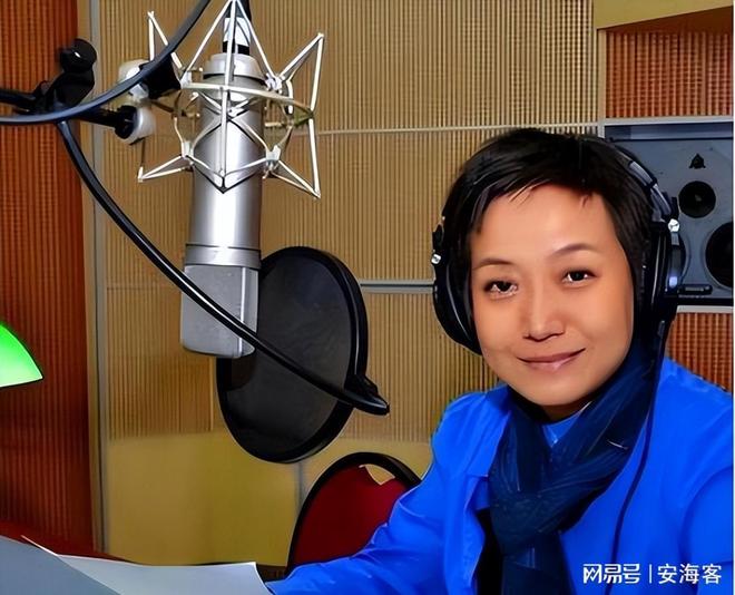 她是央视美女主持人，55岁升任高官，却因为一个动作消失大荧幕！