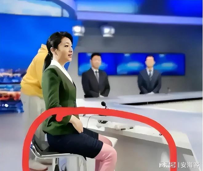 她是央视美女主持人，55岁升任高官，却因为一个动作消失大荧幕！