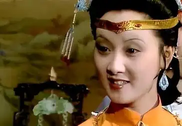 前夫是张国立，儿子是张默，而她却是一个单身36年的可怜母亲
