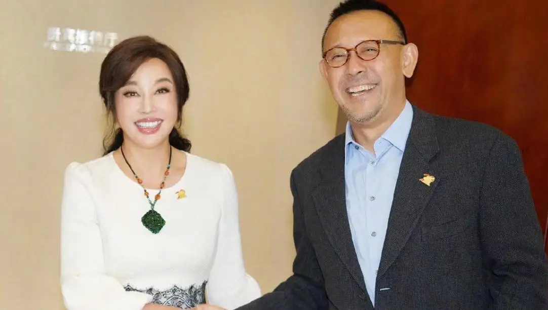 大导演姜文的前妻桑德琳：汉学家、研究东方道教哲学理论、长啥样