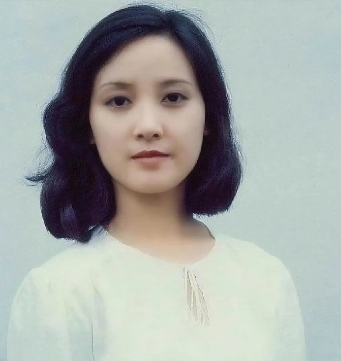 邓婕：抛弃富豪前夫，嫁给净身出户的张国立，现在过得怎样？