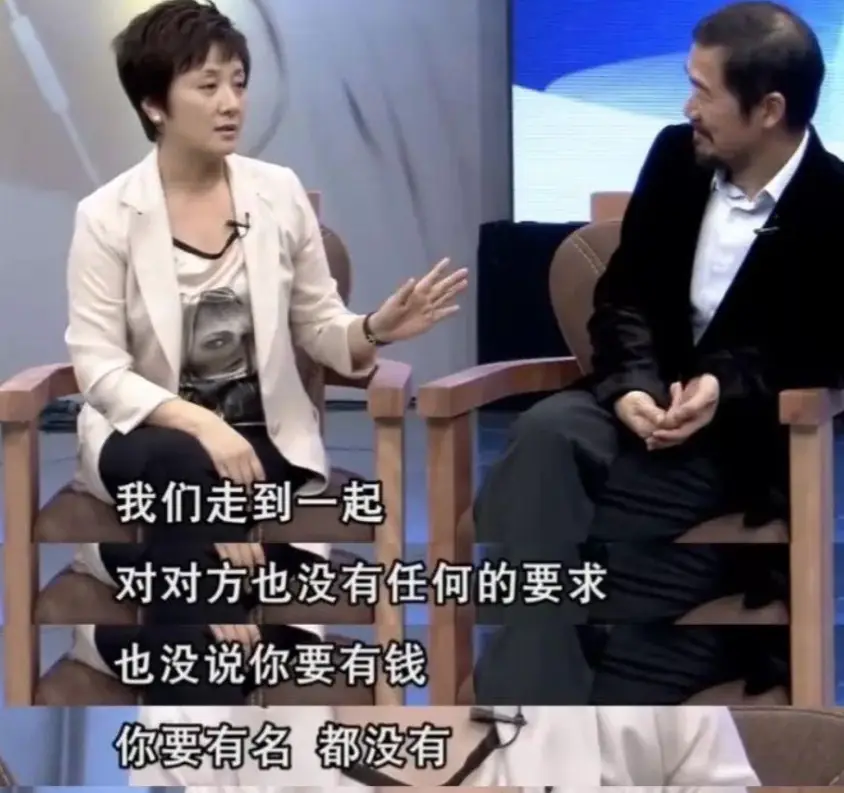 邓婕：抛弃富豪前夫，嫁给净身出户的张国立，现在过得怎样？