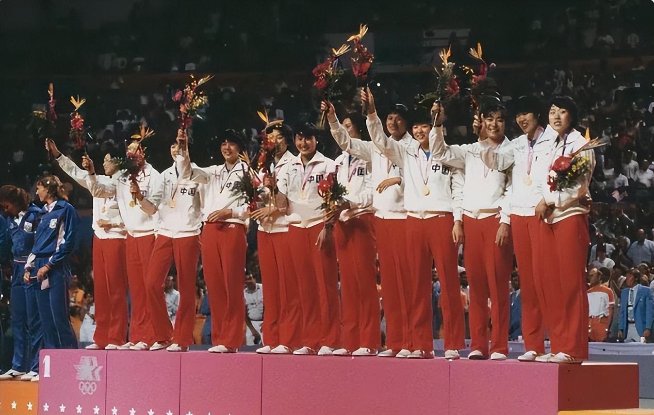 "笑面黑娃"梁艳:女排5连冠功臣,师从袁伟民,退役后经商身家过亿