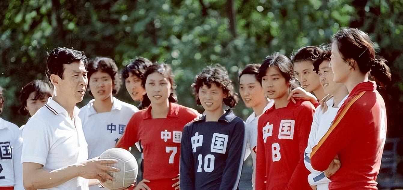 "笑面黑娃"梁艳:女排5连冠功臣,师从袁伟民,退役后经商身家过亿