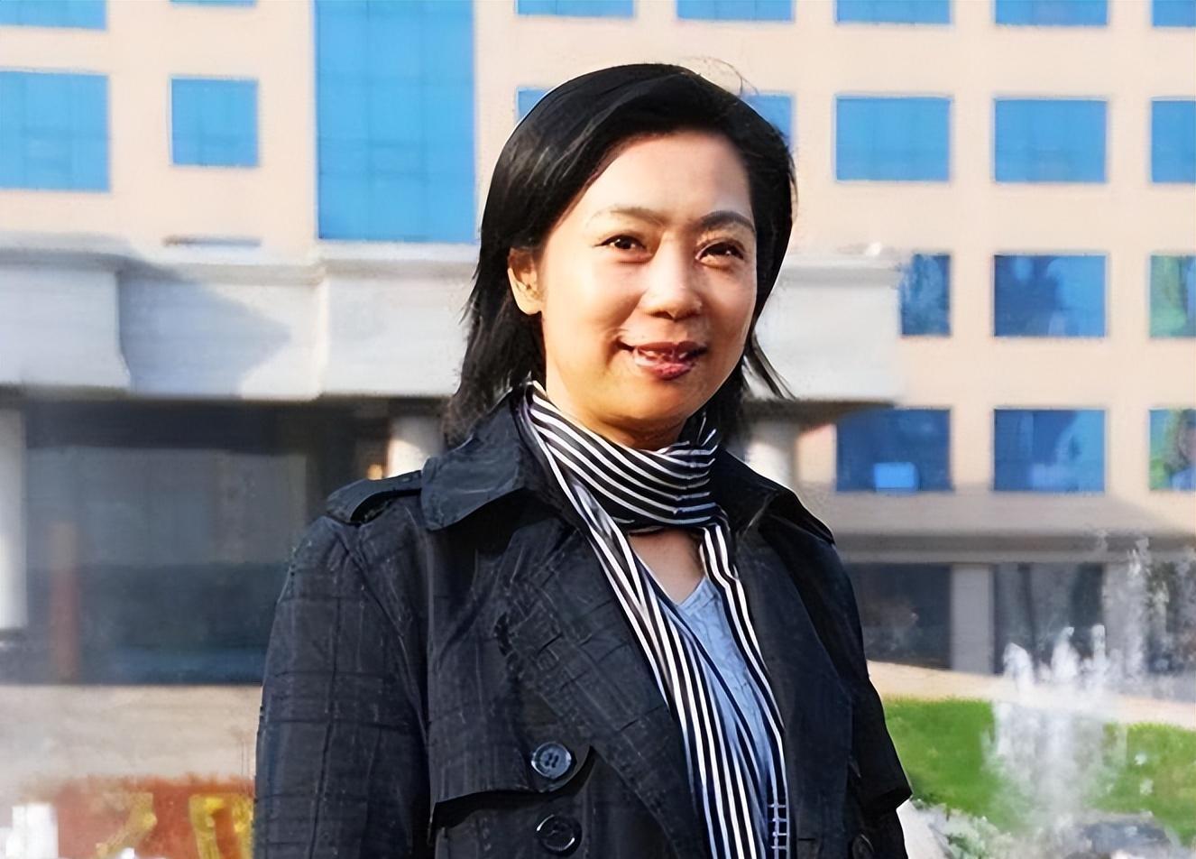 "笑面黑娃"梁艳:女排5连冠功臣,师从袁伟民,退役后经商身家过亿