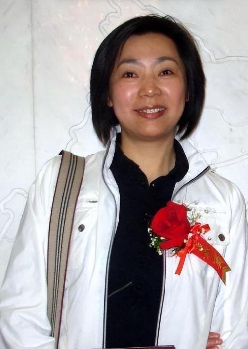 "笑面黑娃"梁艳:女排5连冠功臣,师从袁伟民,退役后经商身家过亿