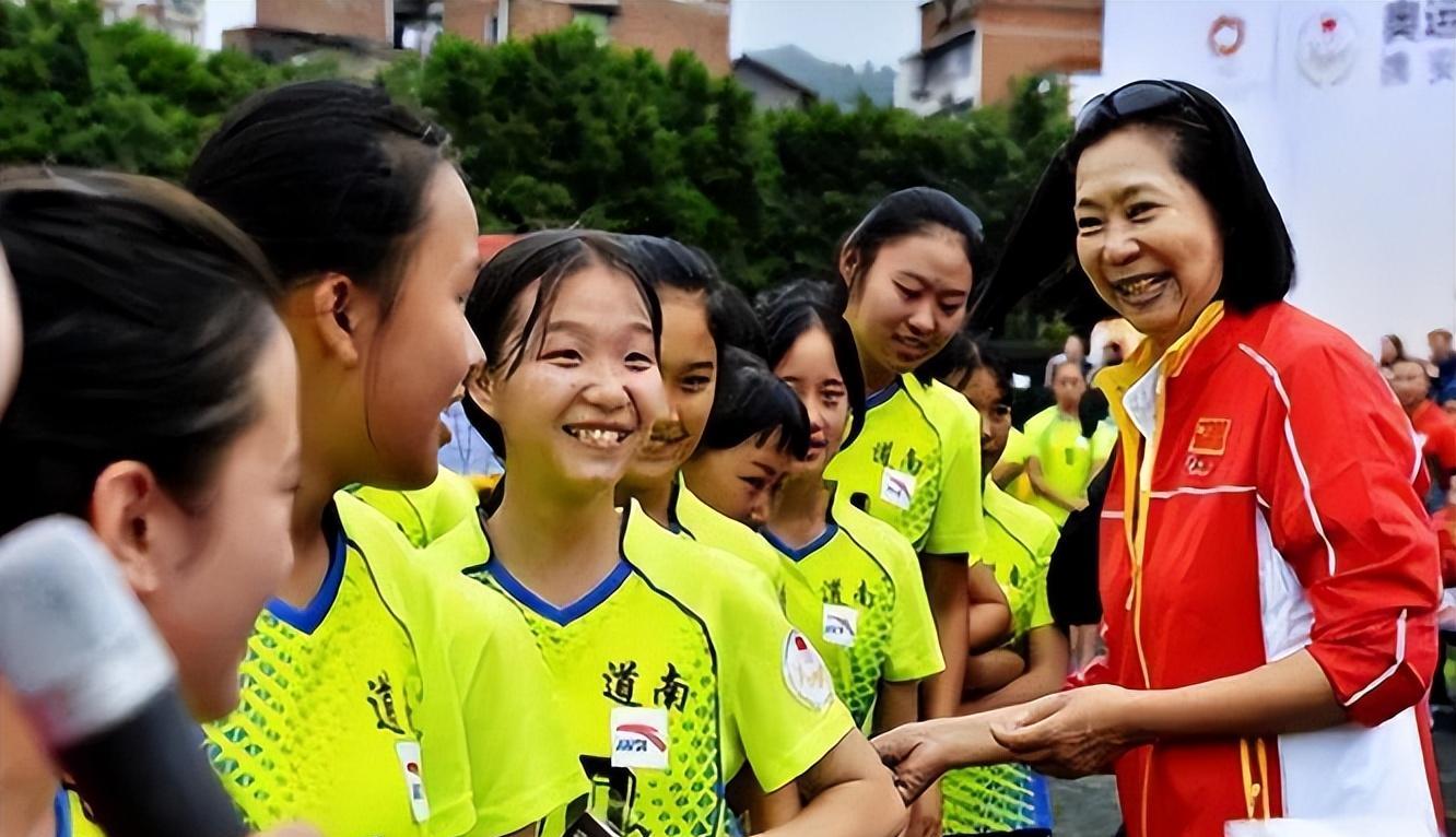 "笑面黑娃"梁艳:女排5连冠功臣,师从袁伟民,退役后经商身家过亿