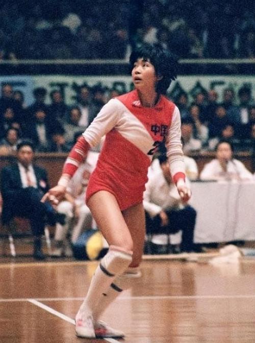 "笑面黑娃"梁艳:女排5连冠功臣,师从袁伟民,退役后经商身家过亿