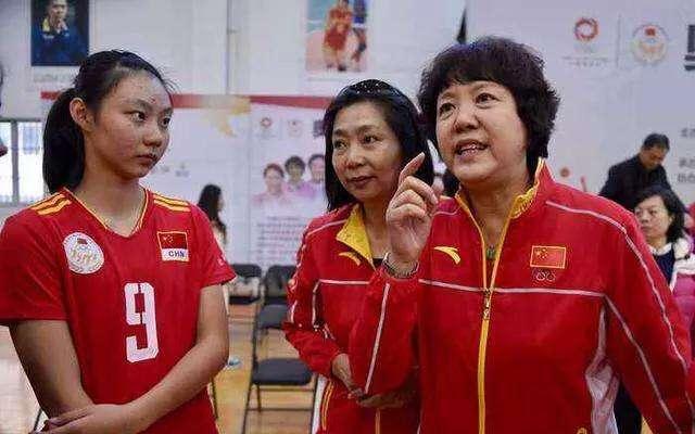 中国女排五冠王梁艳，培养女儿成清华博士，如今58岁身价上亿