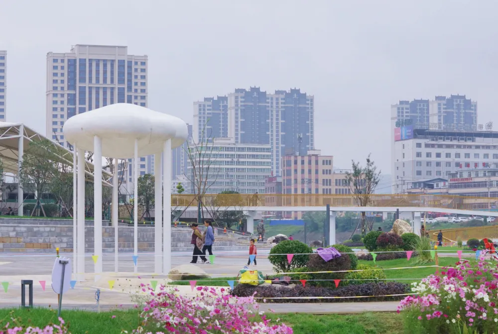 甘肃成县：城市出新彩  幸福踏歌来