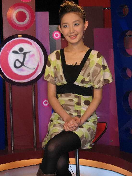 北京卫视最美的主持人，结婚多年很幸福，两个宝贝很可爱