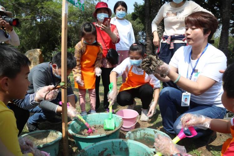 183个碗莲品种可家庭种植！2021洪湖公园碗莲种植活动启动