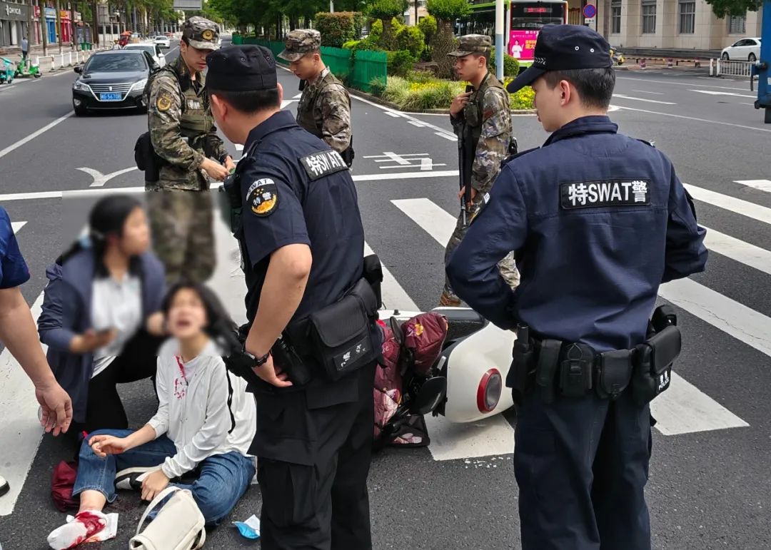 基层传真丨巡逻途中突遇车祸，武警官兵秒变“急救员”