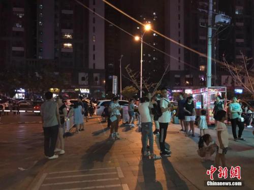 四川九寨沟发生7级地震：县城停电 有人员车辆被困