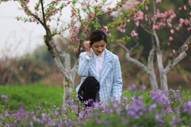 南充西充的桃花开了，桃花漂亮，人更美！你喜欢看什么呢？