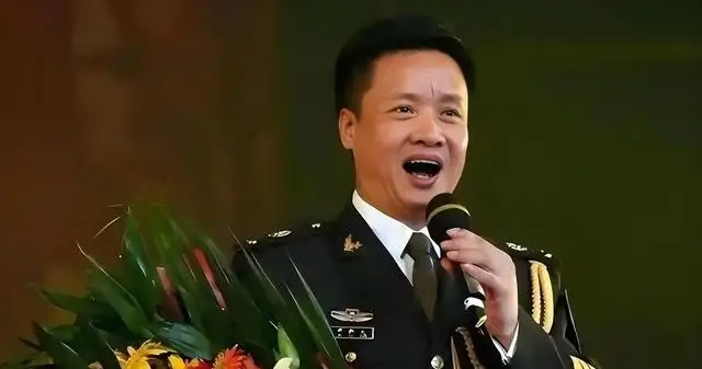 阎维文晚节不保，67岁开演唱会捞金，恶评如潮，他却扬言回报家乡