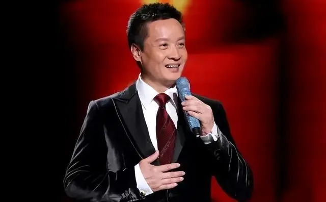 阎维文晚节不保，67岁开演唱会捞金，恶评如潮，他却扬言回报家乡