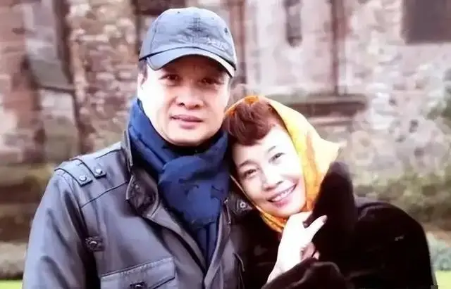 阎维文晚节不保，67岁开演唱会捞金，恶评如潮，他却扬言回报家乡