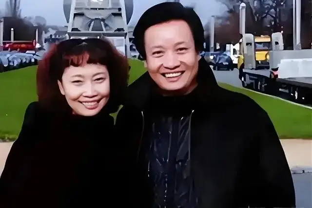 阎维文晚节不保，67岁开演唱会捞金，恶评如潮，他却扬言回报家乡
