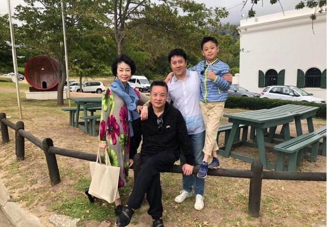 “小白杨”阎维文：25岁娶初恋，陪女子抗病15年，相濡以沫39年