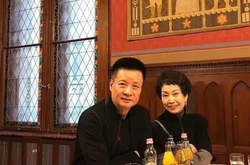 “小白杨”阎维文：25岁娶初恋，陪女子抗病15年，相濡以沫39年