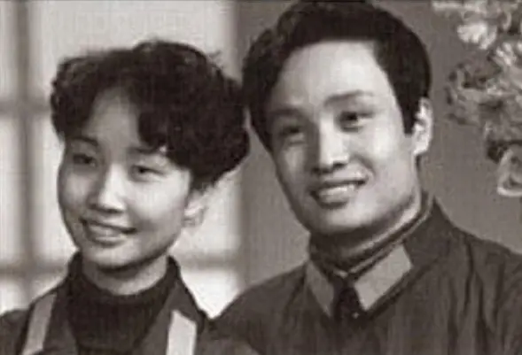 “小白杨”阎维文：25岁娶初恋，陪女子抗病15年，相濡以沫39年