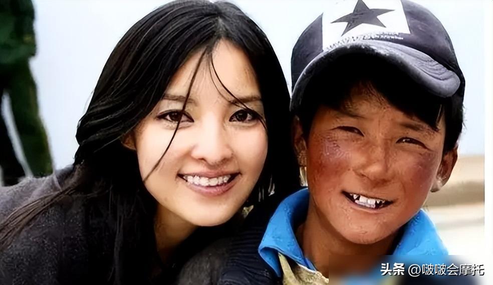 她被称为中国最美丽的公主，十分低调，父亲是副国级，祖父是陈云