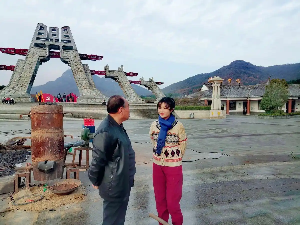 杨建军：把民间焰火之最“确山铁花”重新绽放天空｜看看咱河南村里都玩点啥