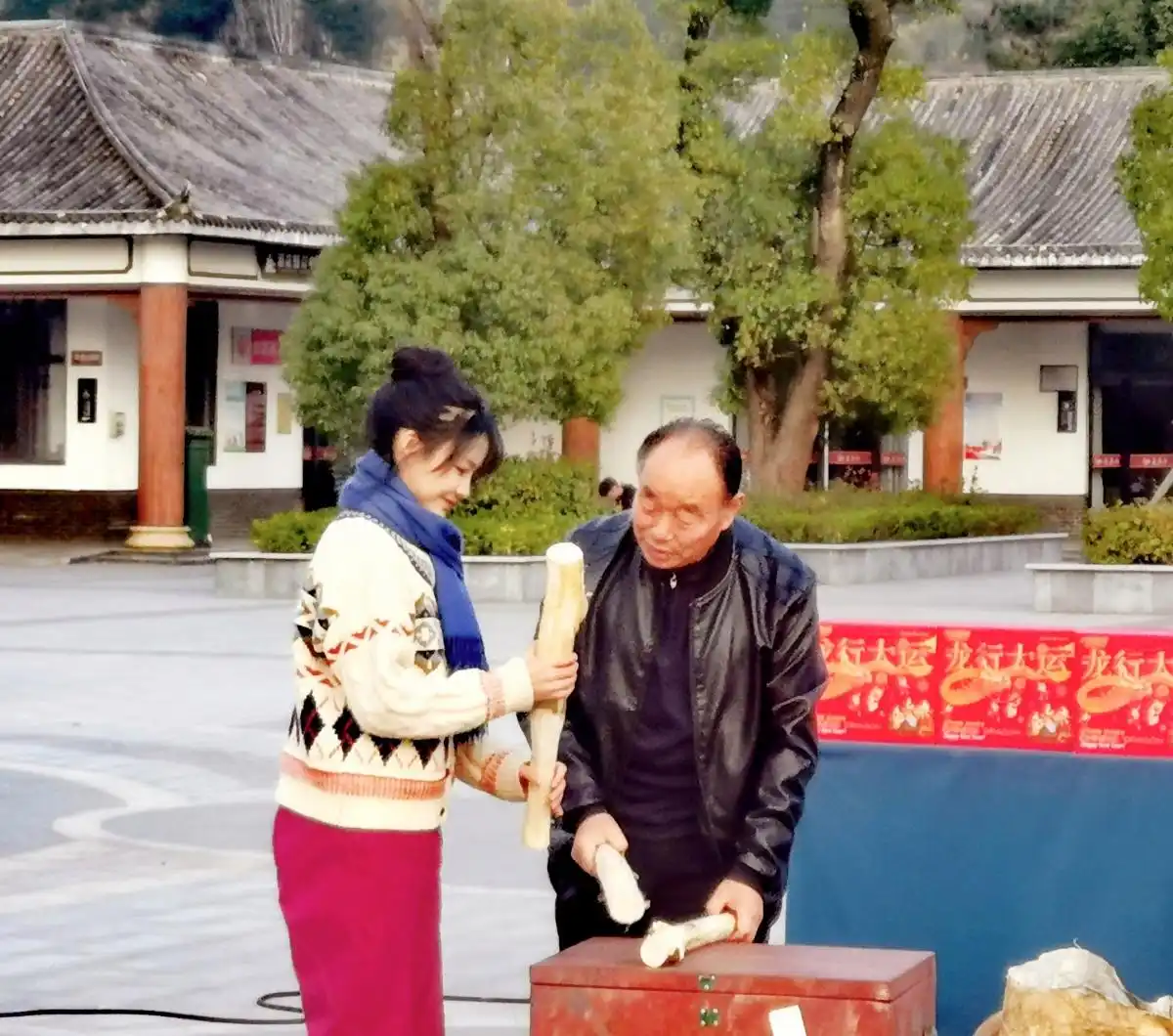 杨建军：把民间焰火之最“确山铁花”重新绽放天空｜看看咱河南村里都玩点啥