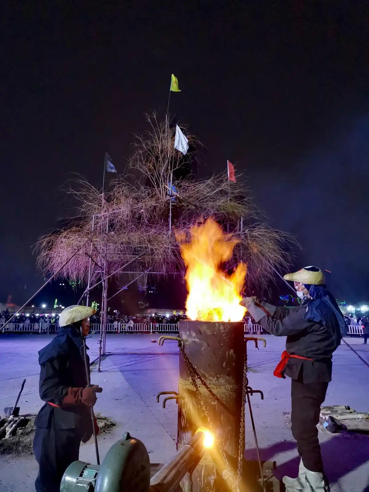 杨建军：把民间焰火之最“确山铁花”重新绽放天空｜看看咱河南村里都玩点啥