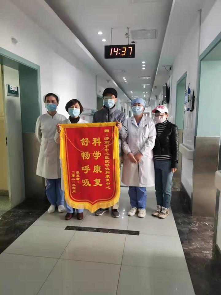 每天20根烟，老烟民患慢阻肺！不戒烟一年反复住院3次