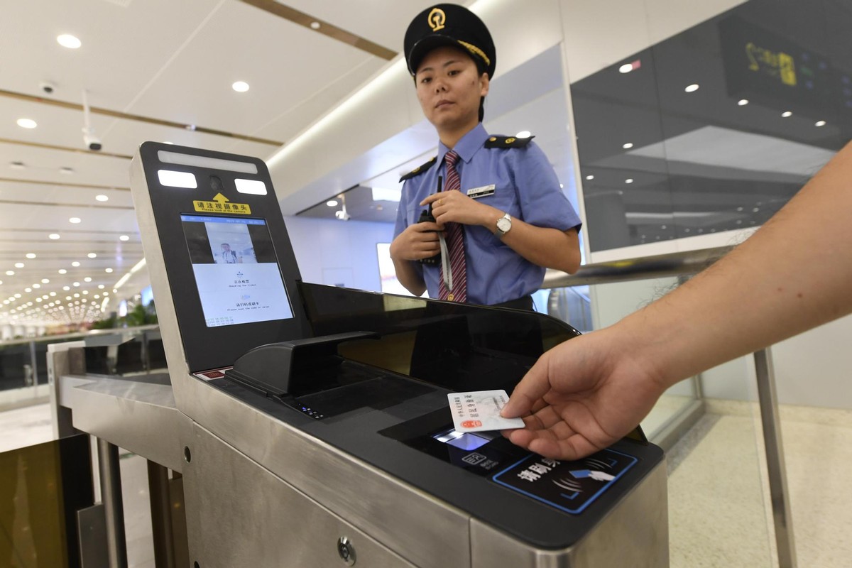 电子身份证“横空出世”，实体身份证未来将被取消？老年人怎么办