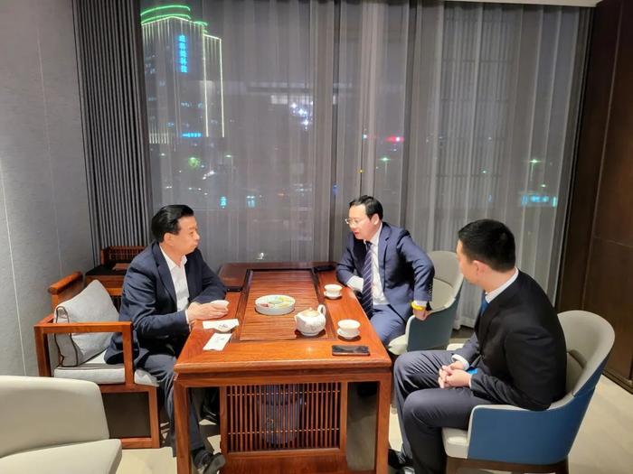 东方战略管理专家姜岚昕一行到访好想你枣业，架构好想你商学院，推动品牌战略全新升级…