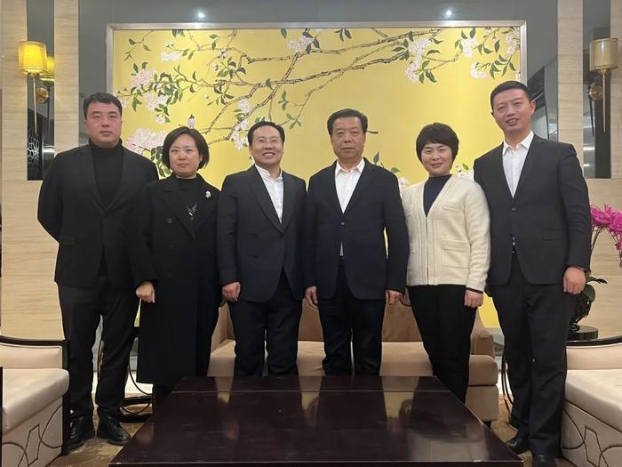 东方战略管理专家姜岚昕一行到访好想你枣业，架构好想你商学院，推动品牌战略全新升级…