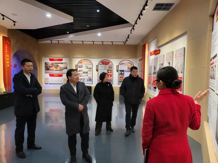 东方战略管理专家姜岚昕一行到访好想你枣业，架构好想你商学院，推动品牌战略全新升级…