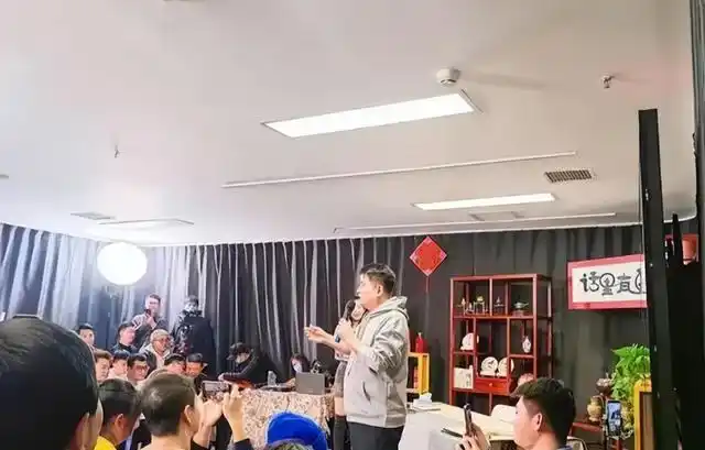 曝毕福剑是从央视正常退休！否定定居农村养鸡，目前有俩赚钱项目