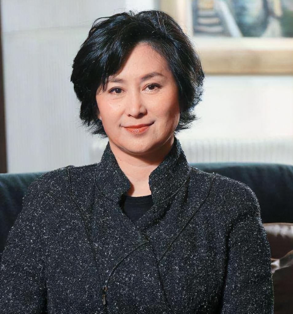 给赌王擦身受宠，带2亿嫁妆找老实人的五太郑咏诗，现状如何