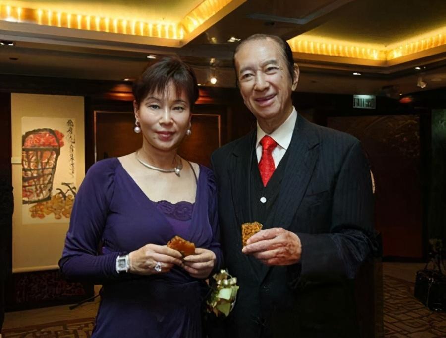 给赌王擦身受宠，带2亿嫁妆找老实人的五太郑咏诗，现状如何