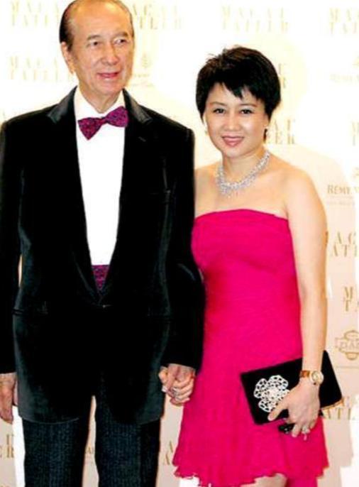 郑咏诗给何鸿燊“擦身子”赚到一个亿，转身嫁给初恋，生活幸福