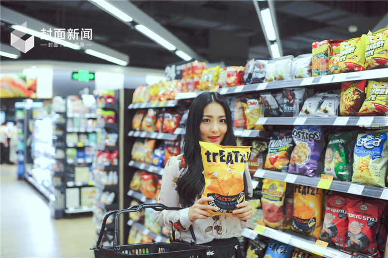 独家！“最美老板娘”真人出镜，闺蜜照怎么拍才美？
