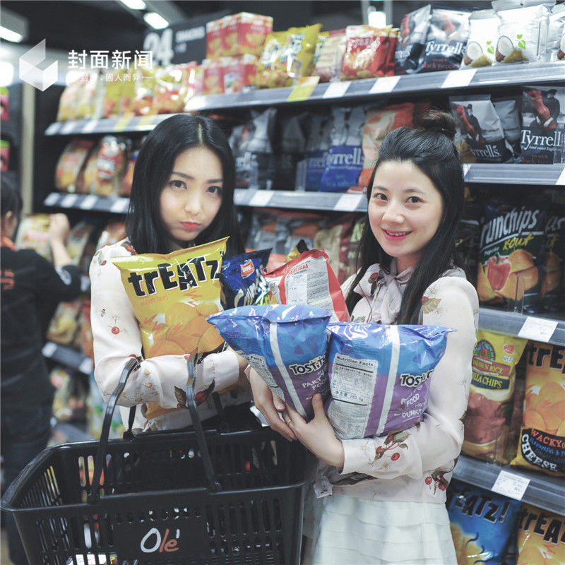 独家！“最美老板娘”真人出镜，闺蜜照怎么拍才美？