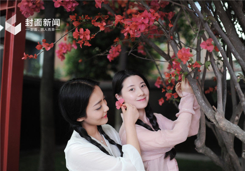 独家！“最美老板娘”真人出镜，闺蜜照怎么拍才美？