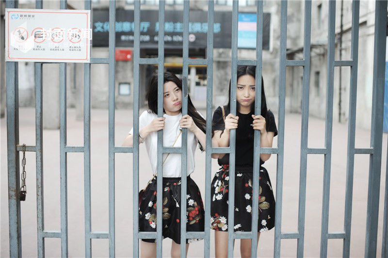 独家！“最美老板娘”真人出镜，闺蜜照怎么拍才美？