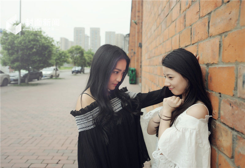 独家！“最美老板娘”真人出镜，闺蜜照怎么拍才美？